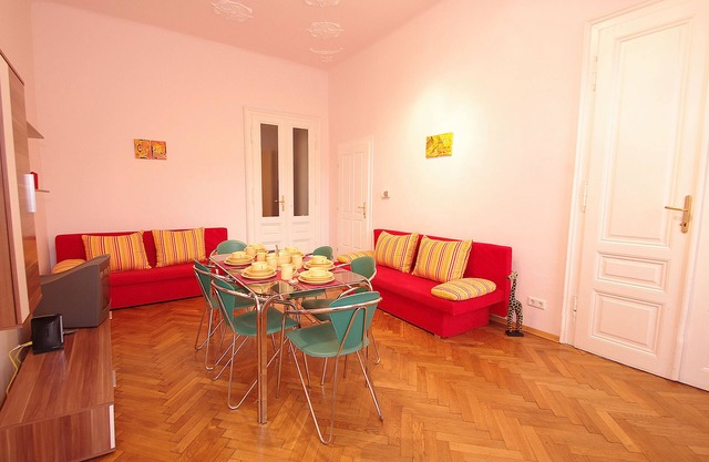 Raisa big 2 ci. Apartment with large terrace and kitchen