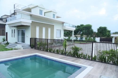 Raj Farms Luxury Villa and Private Pool Near Kukus