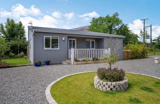 RAMSEY LODGE (BIER WOOD LODGES), pet friendly in Manorbier