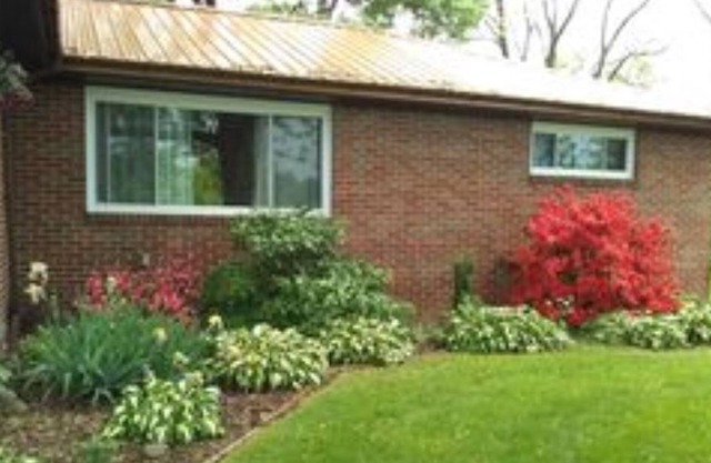 Ranch home near Pitt Race track, Mines and Meadows Park and Stonecrest Golf.