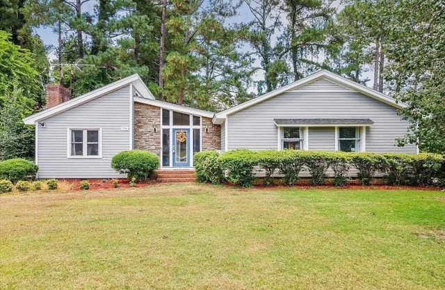 Ranch style home minutes from Campbell University and from Cape Fear Adventures.