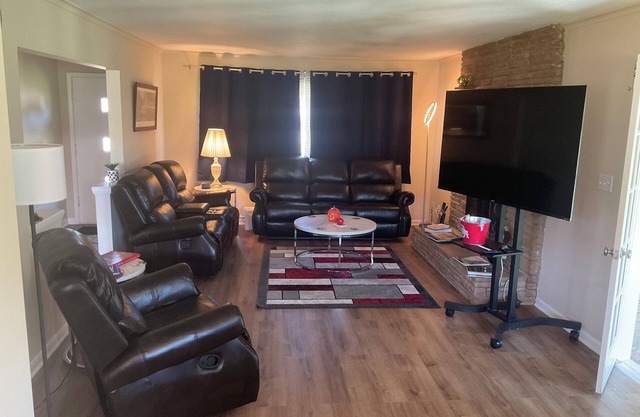 Ranch-tastic 3-bedroom house in charming Gahanna with AC, WiFi Aug 2024 updates