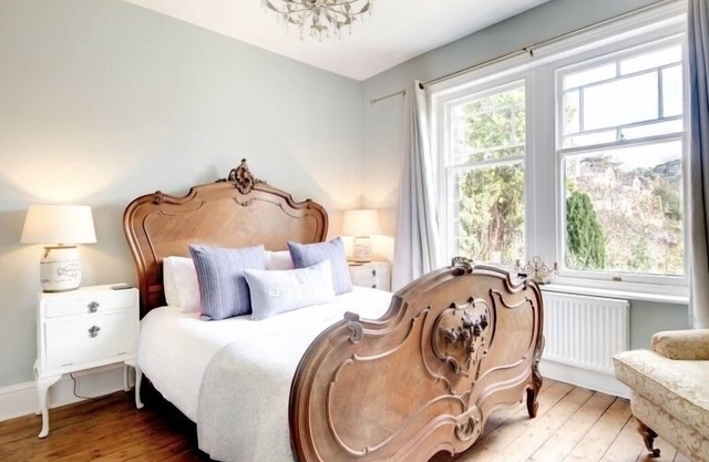 Ranmoor- beautiful character cottage with walled garden and gorgeous views.