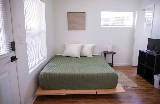 Rare Mississippi Ave Suite - 94 WalkScore, Disney+