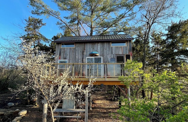 RARE Spacious Treehouse & Sauna Near Des Moines