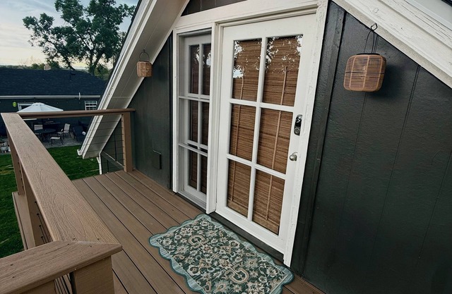 Rascal Ranch: Cozy 2-bed attic apartment close to Olde Town Arvada w/hot tub