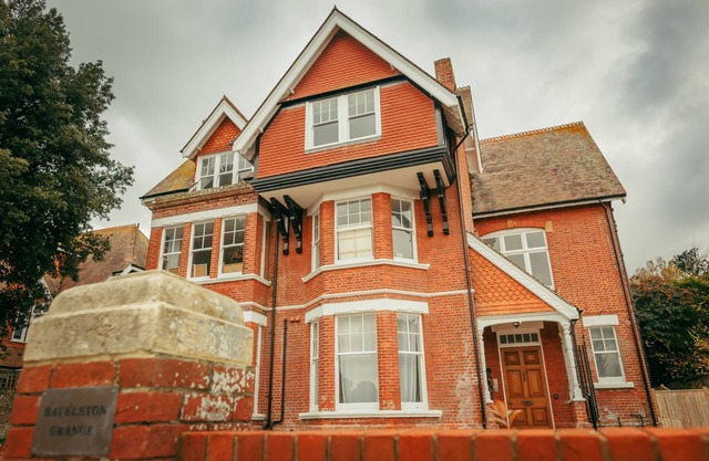 Ravelston Grange - stylish, spacious garden flat