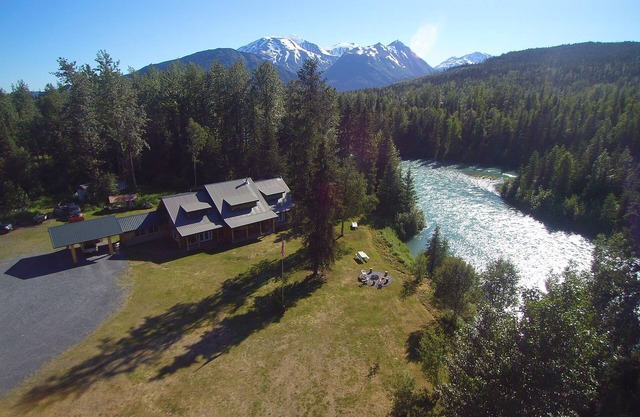 Real Alaskan Riverfront Log home