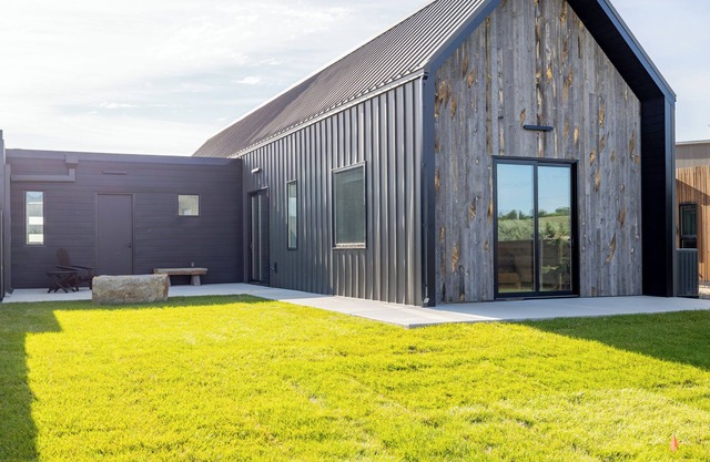 Rebel Row- newly built condo minute from downtown Cody