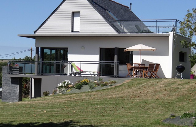 Recent house, quiet overlooking the bay of Douarnenez, WIFI