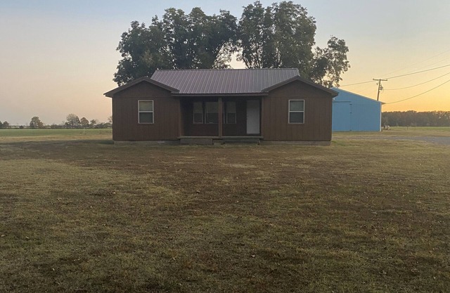 Recent Remodel 2-bedroom 1 bath. Minutes from Steve N Wilson Raft Creek WMA