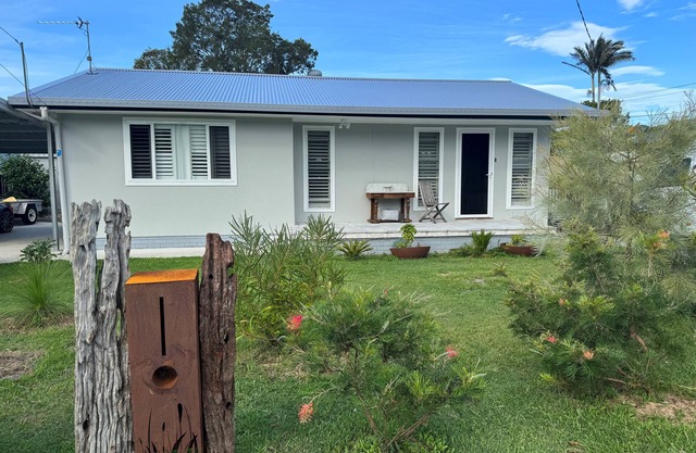 Recently renovated Cottage easy walk to stunning Sawtell beach
