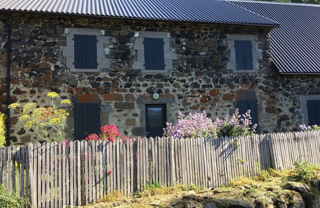 Recently renovated gîte for six people in the Puy Mary valley