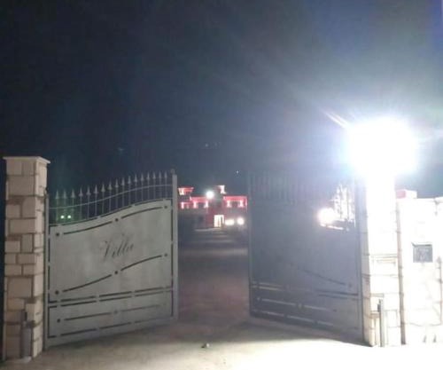 Red House- Camera per quattro