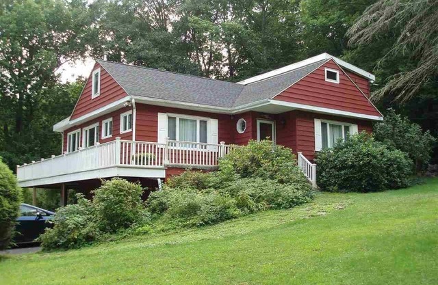 Red House on the Hill- A Modern Catskills Getaway with Hot Tub