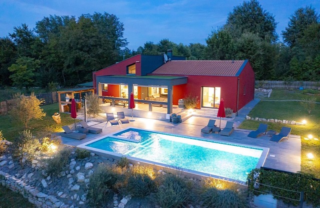 Red House - Peaceful Oasis in the Nature