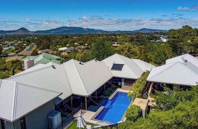 Red Lotus Guesthouse A Grand Valley Views Escape