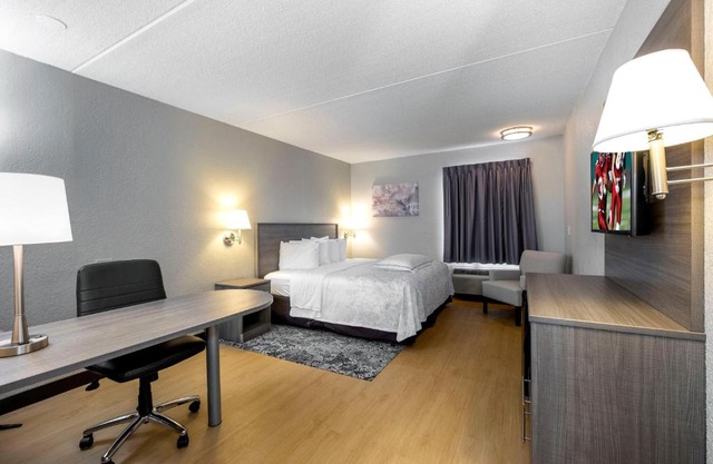 Red Roof Inn PLUS Boston - Mansfield - Foxboro