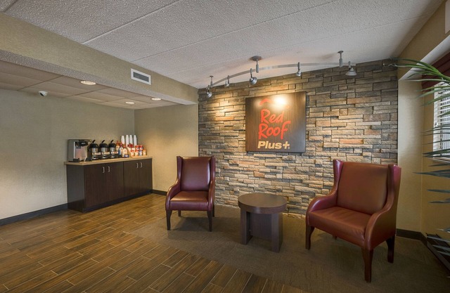 Red Roof Inn PLUS+ West Springfield