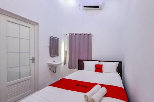 RedDoorz at Homestay FN99 Jepara