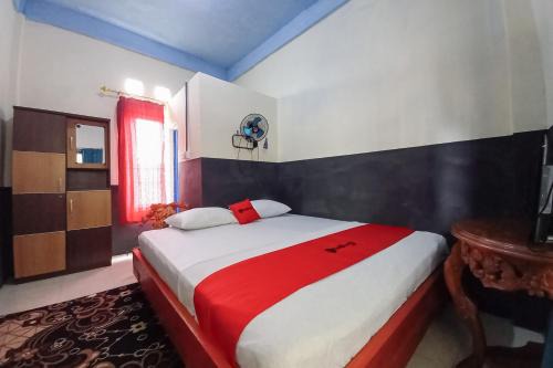 RedDoorz Syariah at Penginapan Queen Sungai Penuh