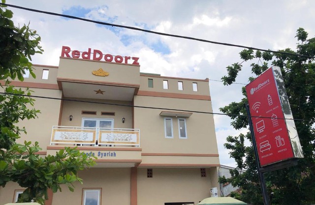 RedDoorz Syariah @ Jalan Pangeran Antasari 4