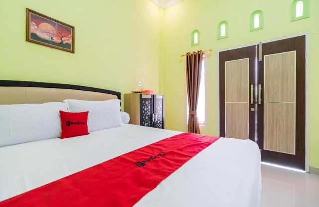 RedDoorz Syariah near Hot Water Boom Solok Selatan
