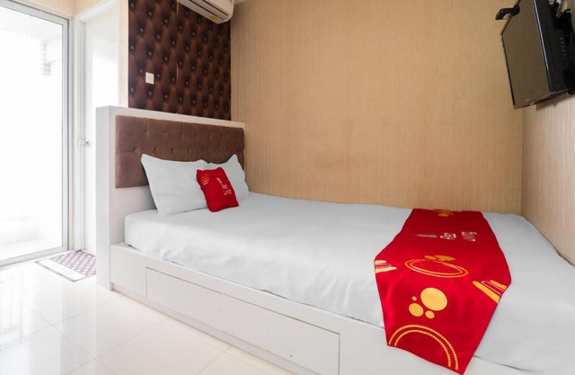 RedLiving Apartemen Bassura City - Ens Room