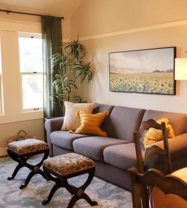 Redtail Inn - 3 Suites Sleeps Up To 12