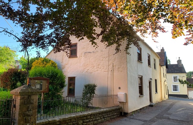 REDWOOD COTTAGE, pet friendly, character holiday cottage in Blagdon
