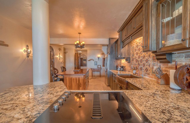 Reef & Cayos Villa - Luxury poolside villa with three bedrooms