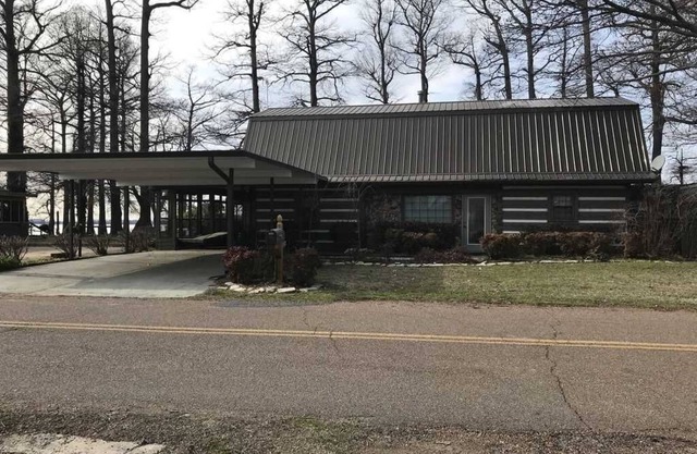 Reelfoot Lakefront 3 Bedroom Cabin, Tons of Space, Enjoy the Fishing, Birds and Deck!
