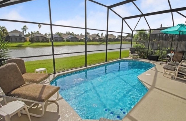 Ref 09. Stunning villa private pool. Lake Berkley Resort.