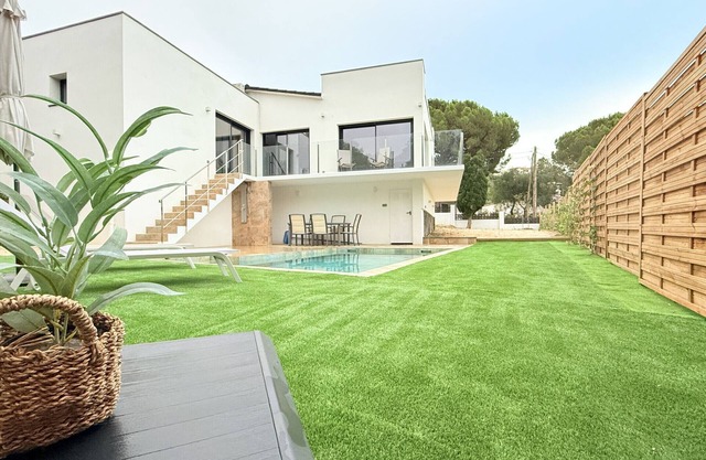 Ref. Nav33 - BEAUTIFUL AND SPACIOUS VILLA WITH POOL AND SEA VIEWS