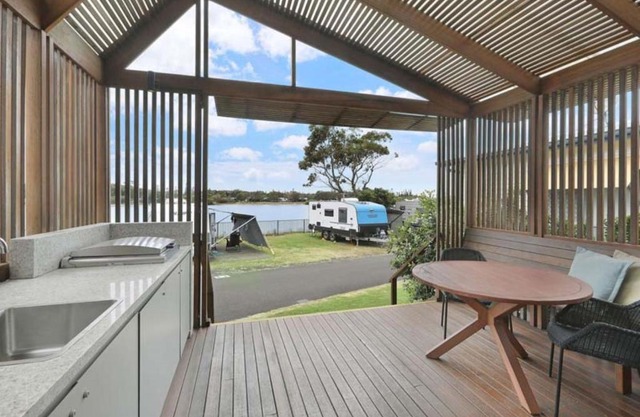 Reflections Shaws Bay - Holiday Park