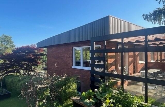 Refurbished 60s villa w astonishing tree top view, evening sun, close to the sea