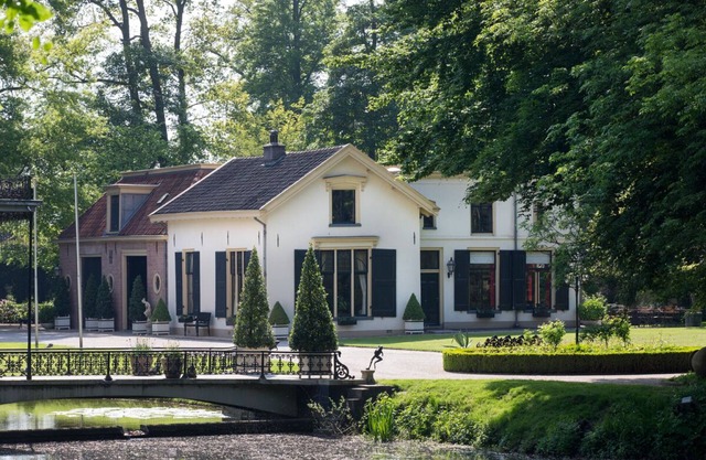 Regal lodging and meetings B&B and SPA Estate Matanze hunting room