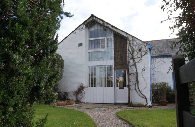 REGATTA COTTAGE, pet friendly, country holiday cottage in Feock