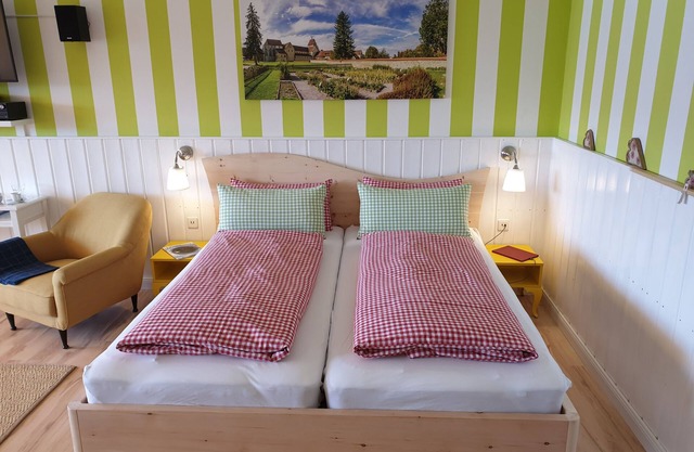 Reichenau Island, indoor pool & sauna for free, Wi-Fi, lake view