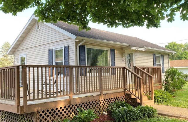 Rejoice Inn- Private Home- All Yours! In a quiet town on a large lot! New Bath