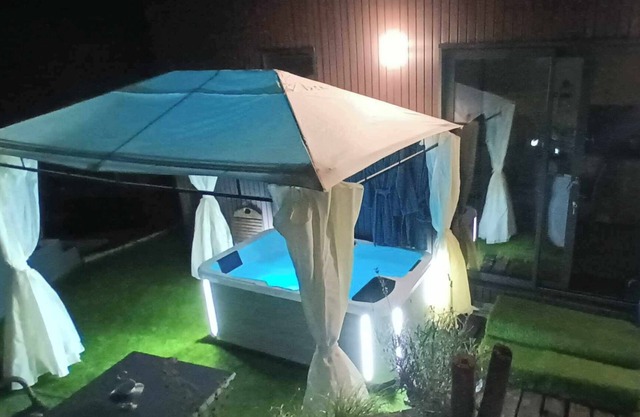 Relax at the bottom of the garden, near Strasbourg. Pets are welcome
