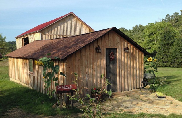 Relax and Refresh in this Cozy Bunkhouse Cabin at SanaView Farms Winery