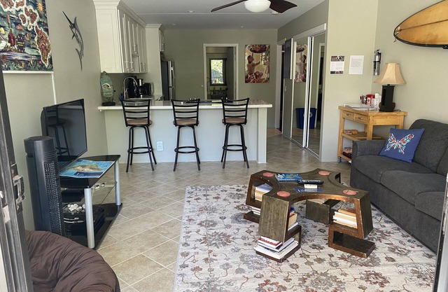 Relax and Rejuvenate in the Heart of Kona. Minutes walk to town!