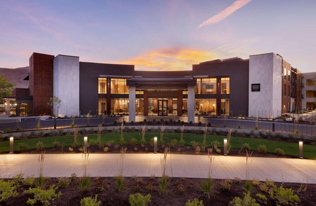 Relax and Unwind at a Western Retreat in Moab!Stunning Views of Moab's Red Rocks