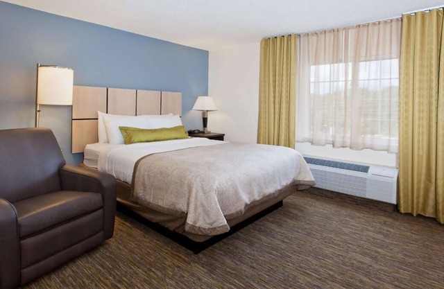 Relax and Unwind! Kitchen, Pet-friendly Property, Near Fair Oaks Park