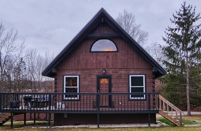 Relax at this cozy 2 bedroom 2 bathroom getaway