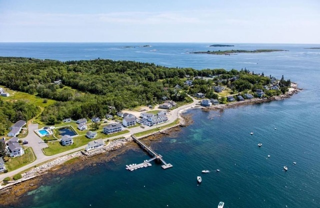 Relax by the Ocean in 2 Bedroom Suite Near Local Dining and Nature Adventures