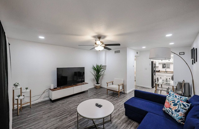 Relax FULL 2br/2b w/Pool & Spa Near OldTown & Bars