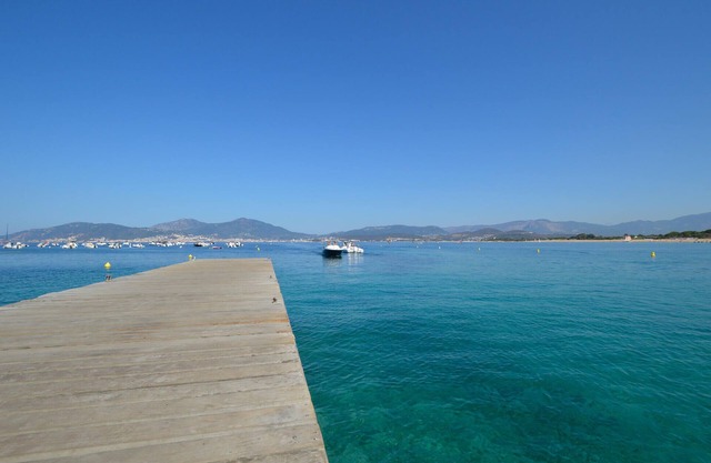 Relax in Corsica and in this beautiful architect's house with a large garden.