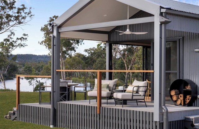 Relax in luxurious cottage on the Granite Belt